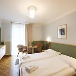Pestalozzi Hotel 2*
