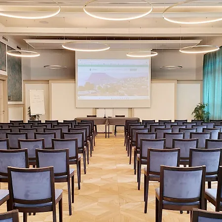 Готель Pestalozzi 2*